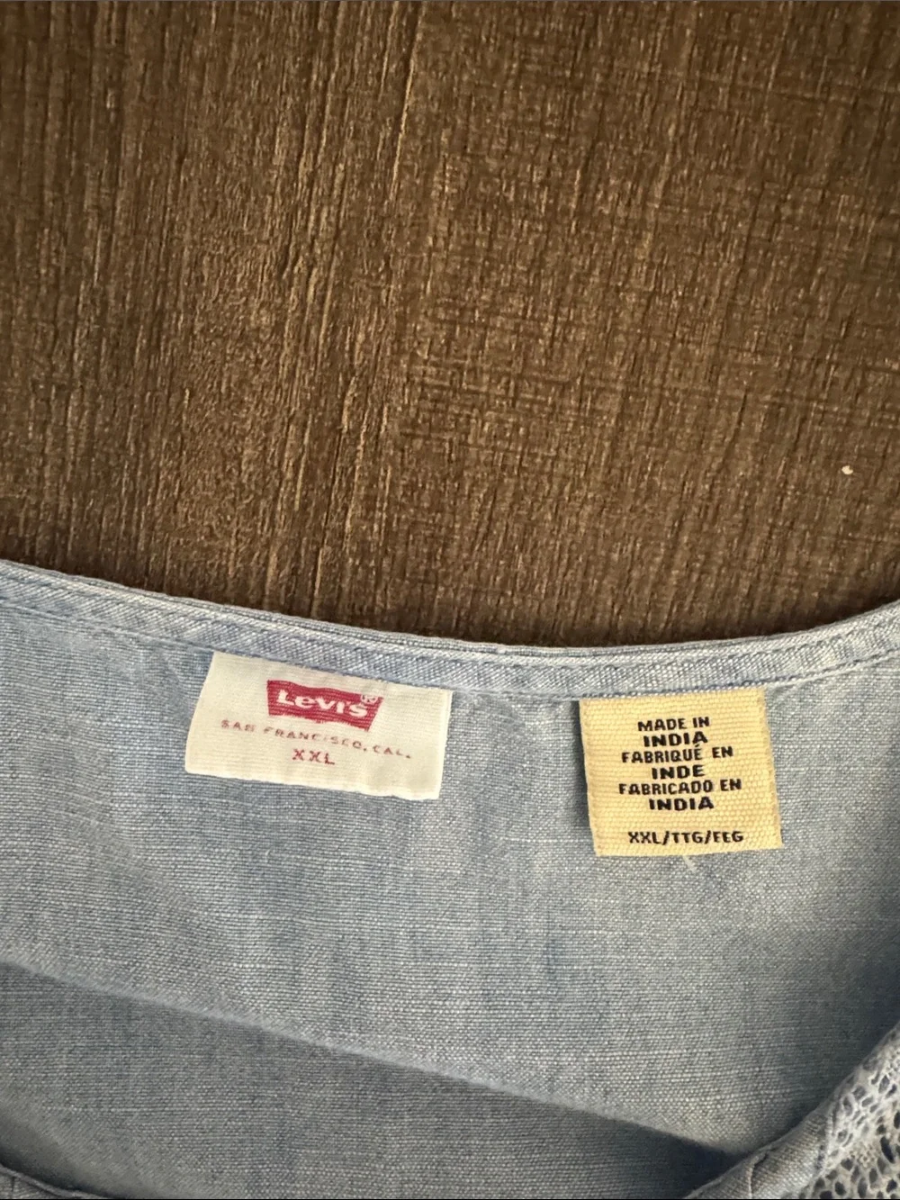 Levi's Light Blue Sleeveless Pintuck Button-Front Blouse - Picture 2 of 6